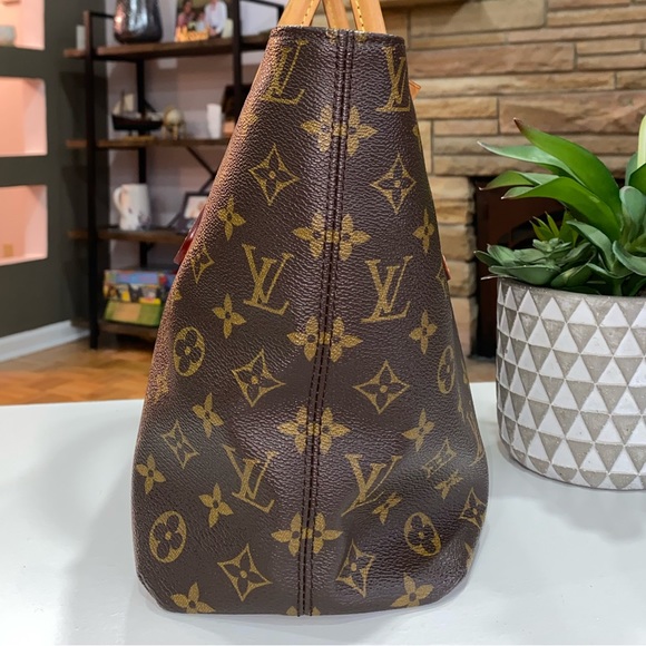 Louis Vuitton Brown Monogram Shoulder Bag - Picture 4 of 16